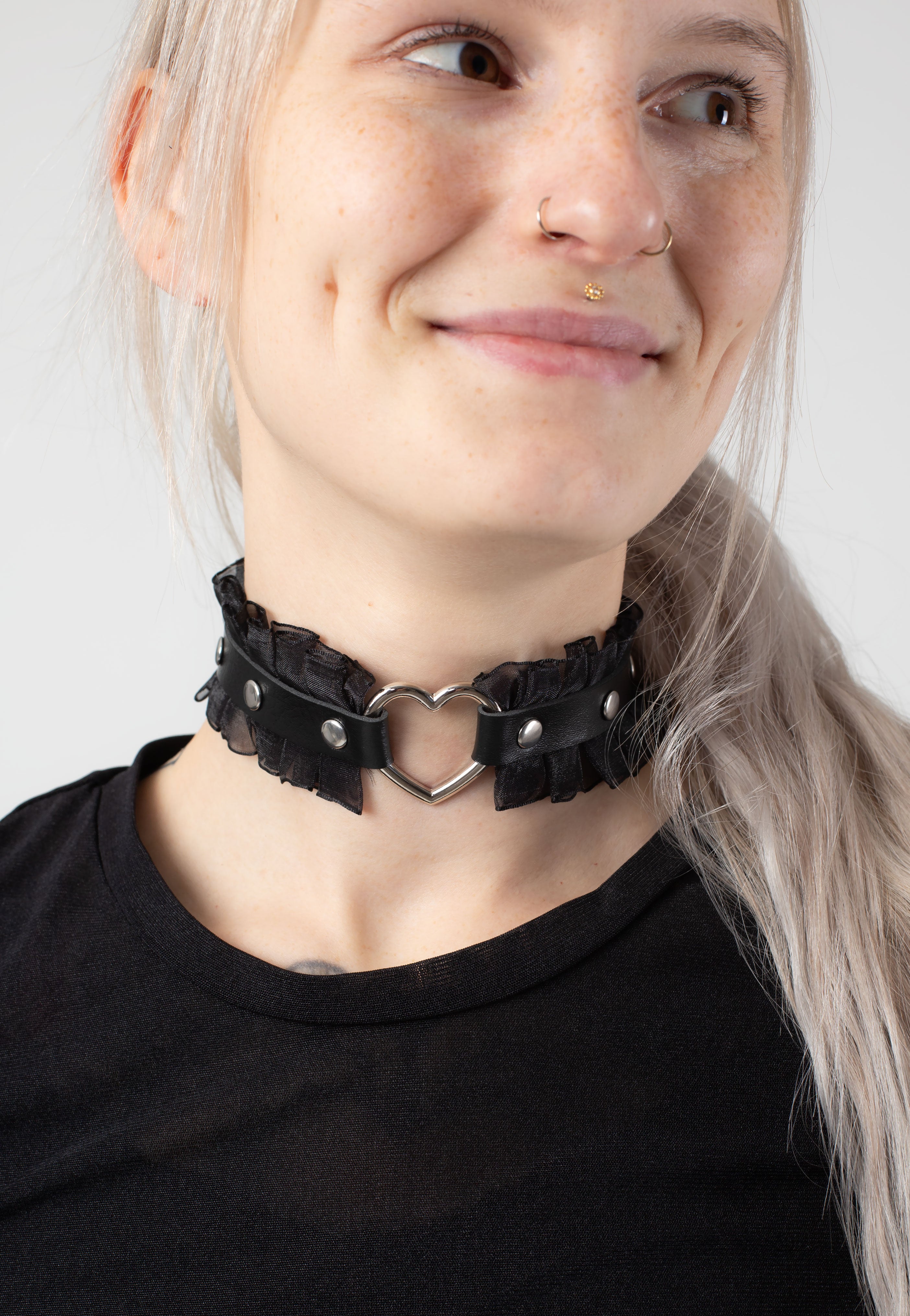 Bullet69 - Lace Heart Neckband Black - Choker Many Kinds Of Cheap Pice