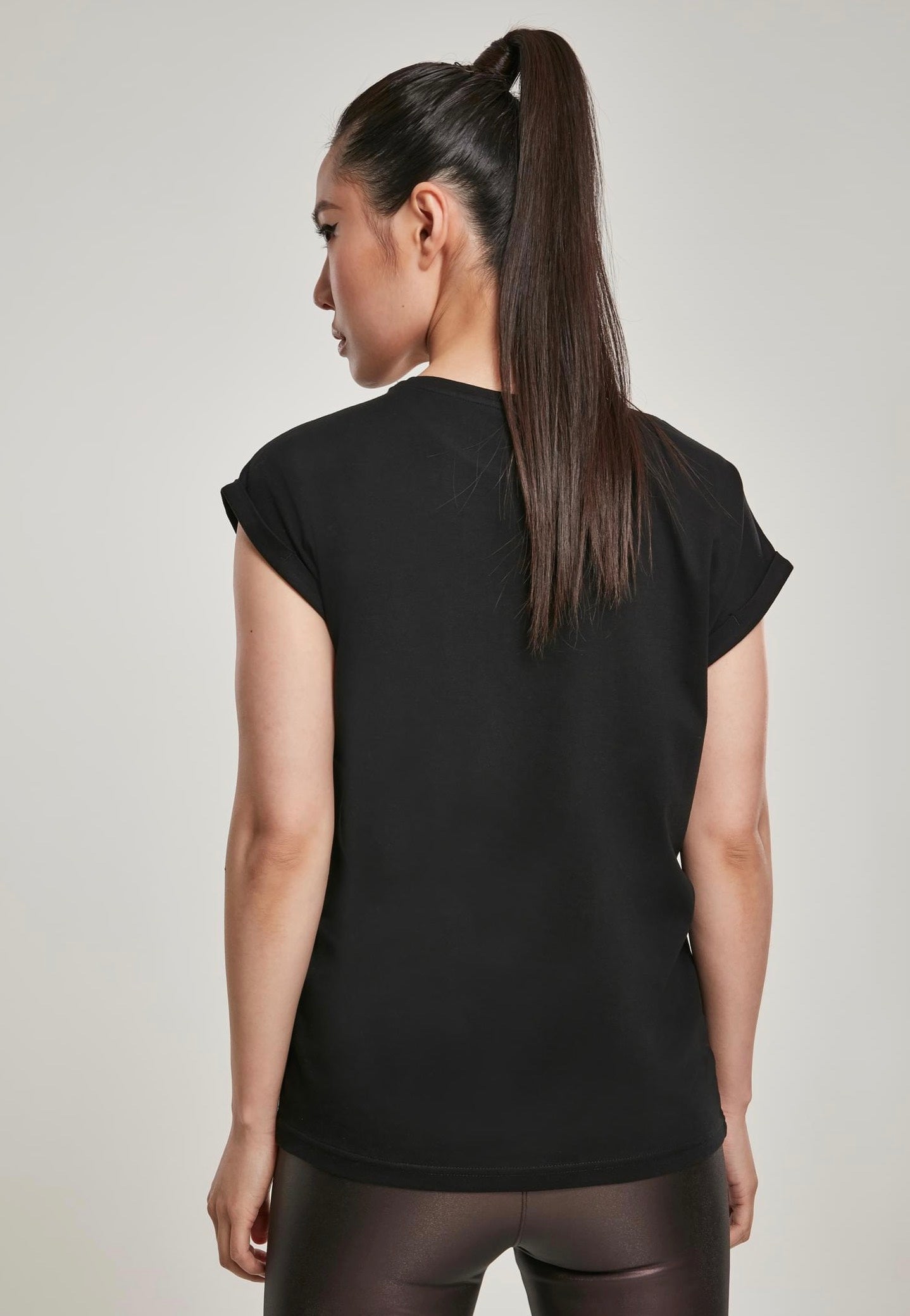 Urban Classics - Organic Extended Shoulder Black - Girly Sale Pre Order