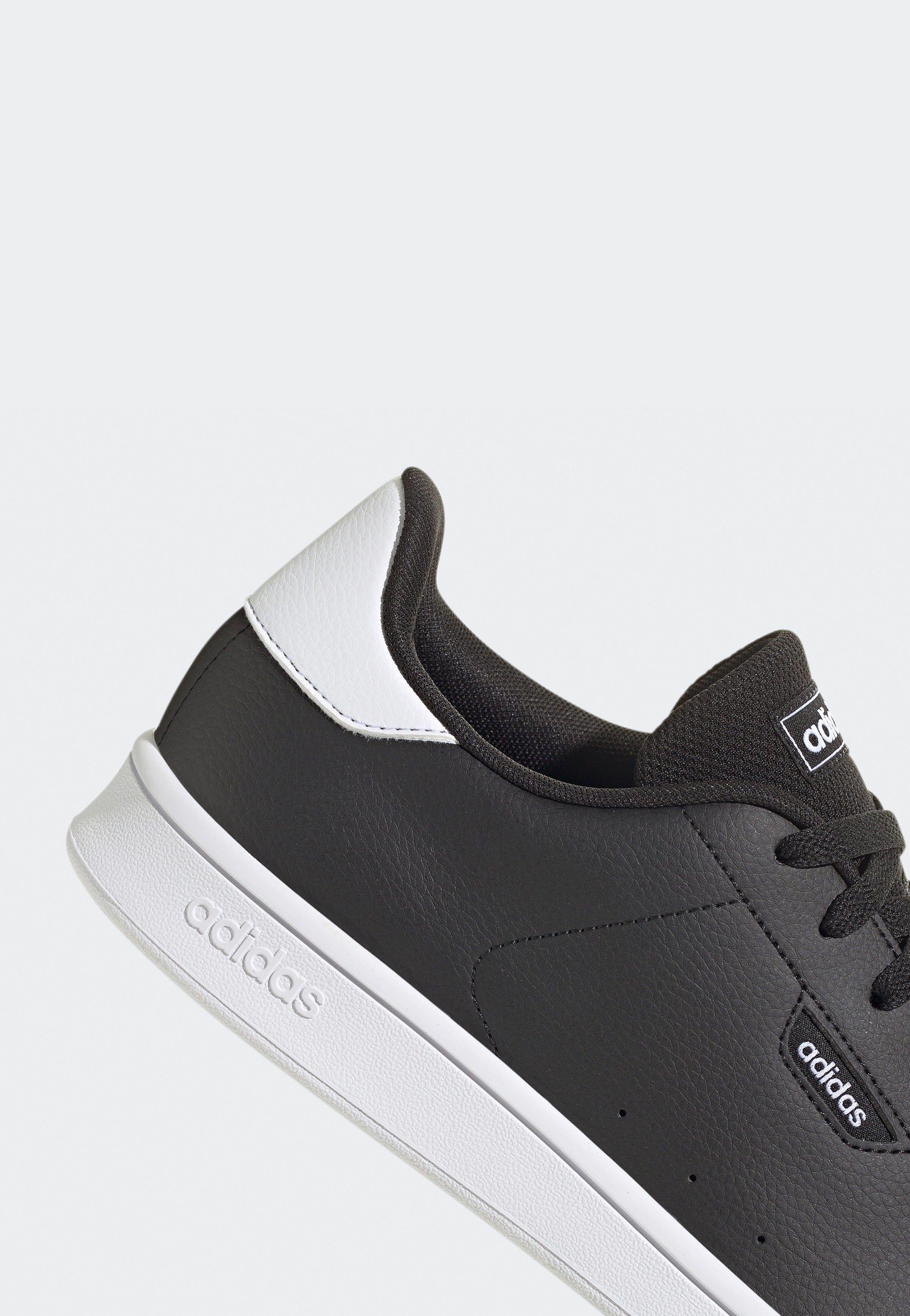 Adidas - Urban Court Cblack/Ftwwht/Ftwwht - Shoes Clearance Online