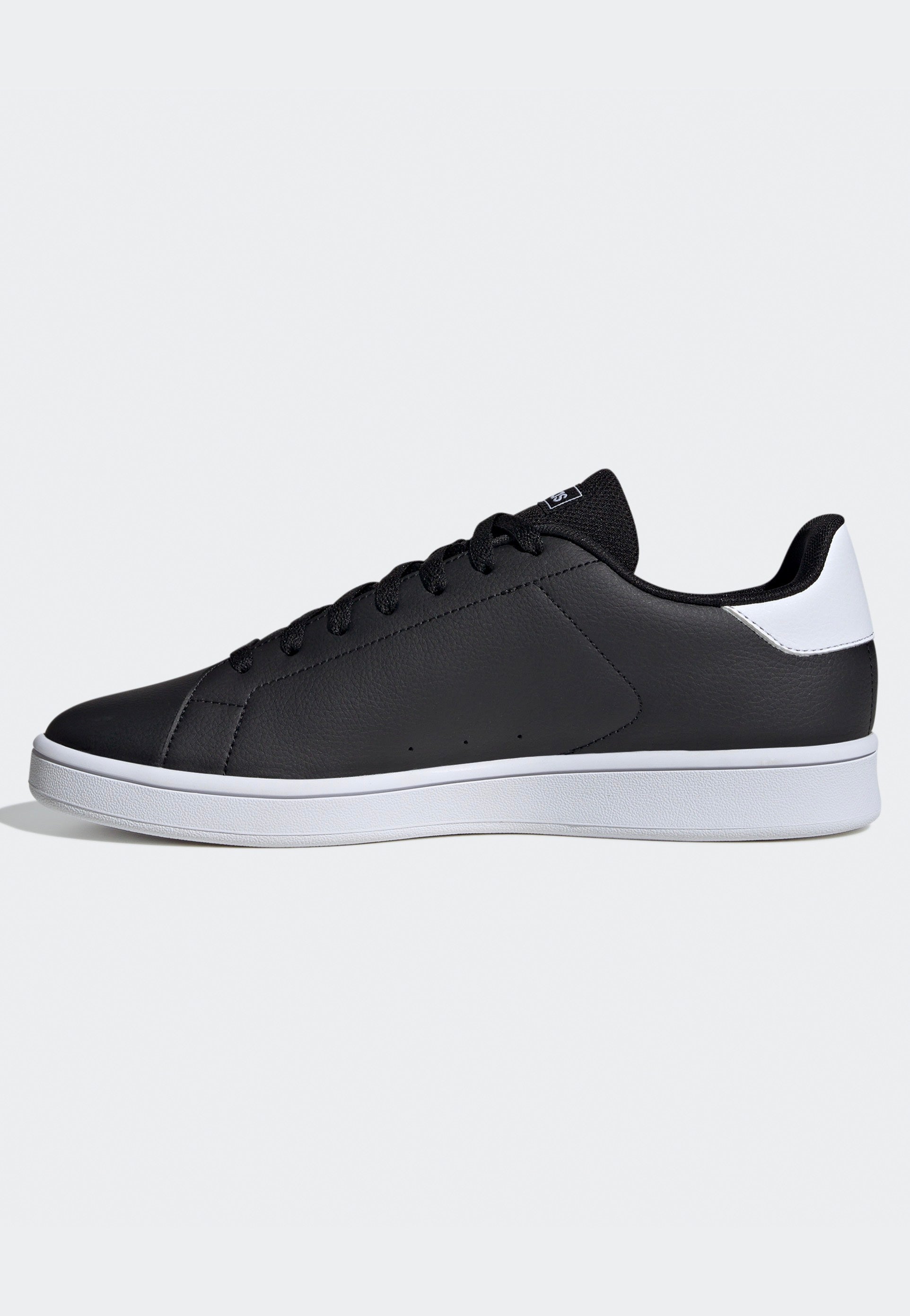 Adidas - Urban Court Cblack/Ftwwht/Ftwwht - Shoes Clearance Online