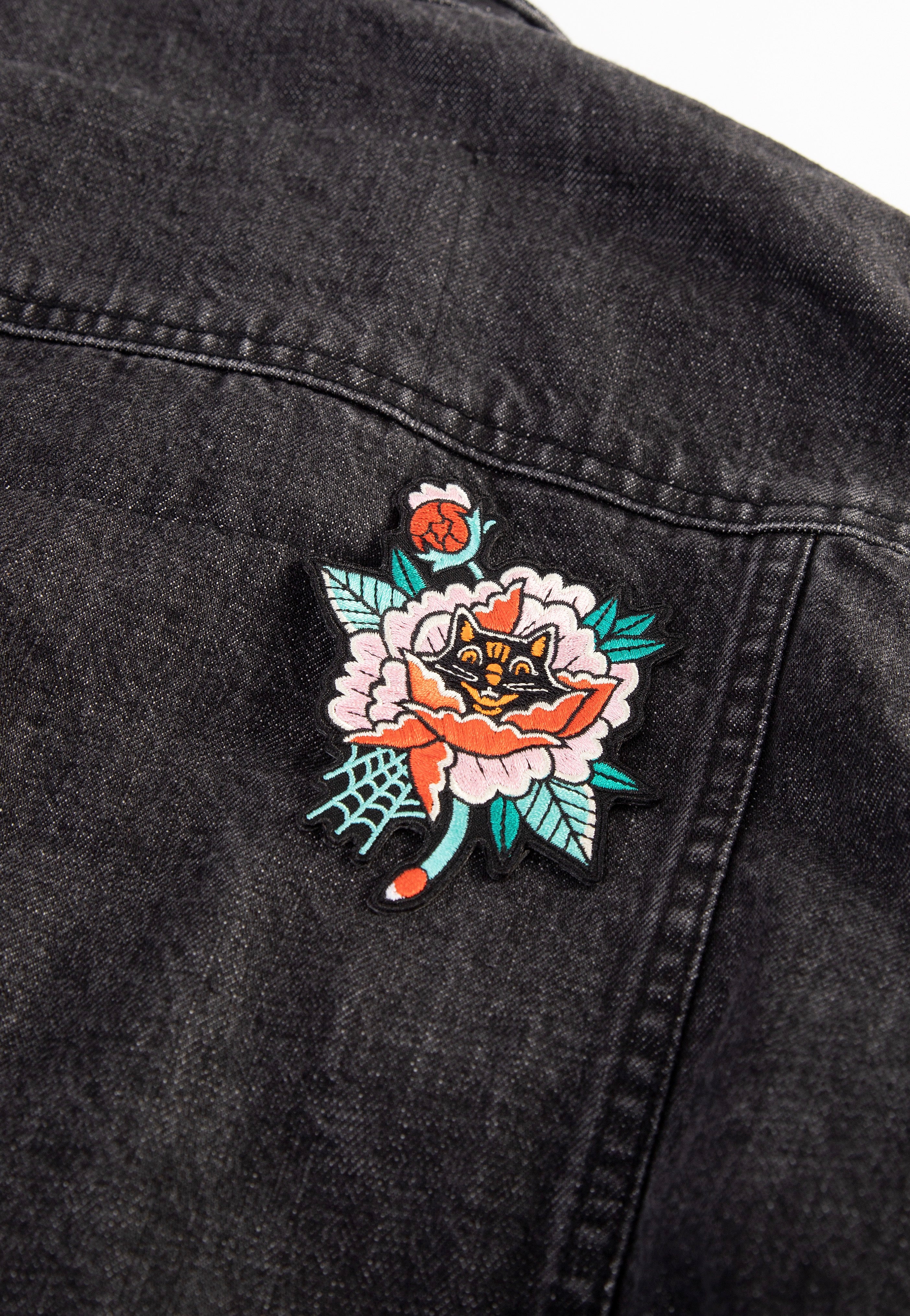 Sourpuss Clothing - Creepy Peony Cat - Patch Websites Online