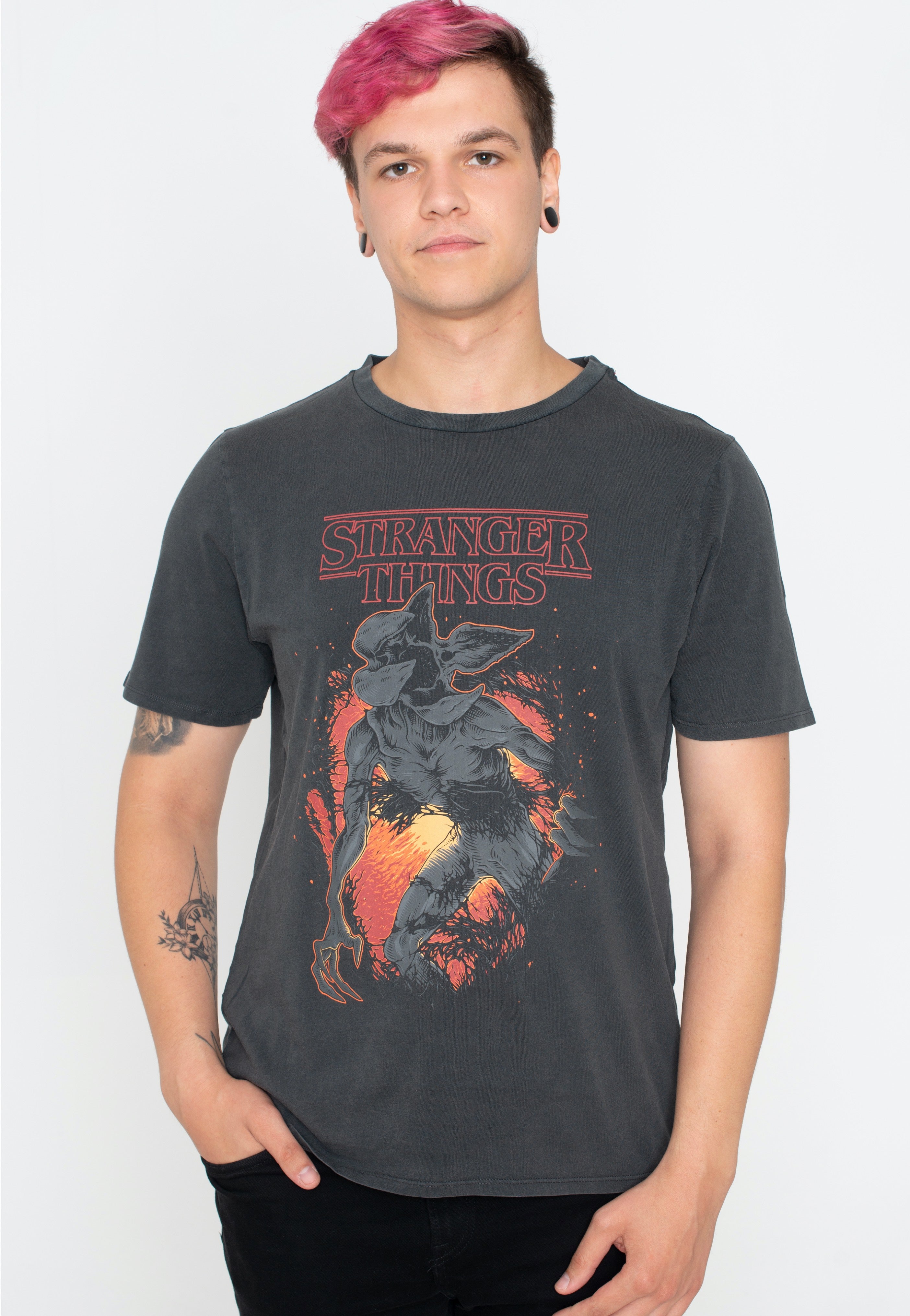 Stranger Things - Busting Demogorgon Acid Wash - T-Shirt Outlet Nicekicks