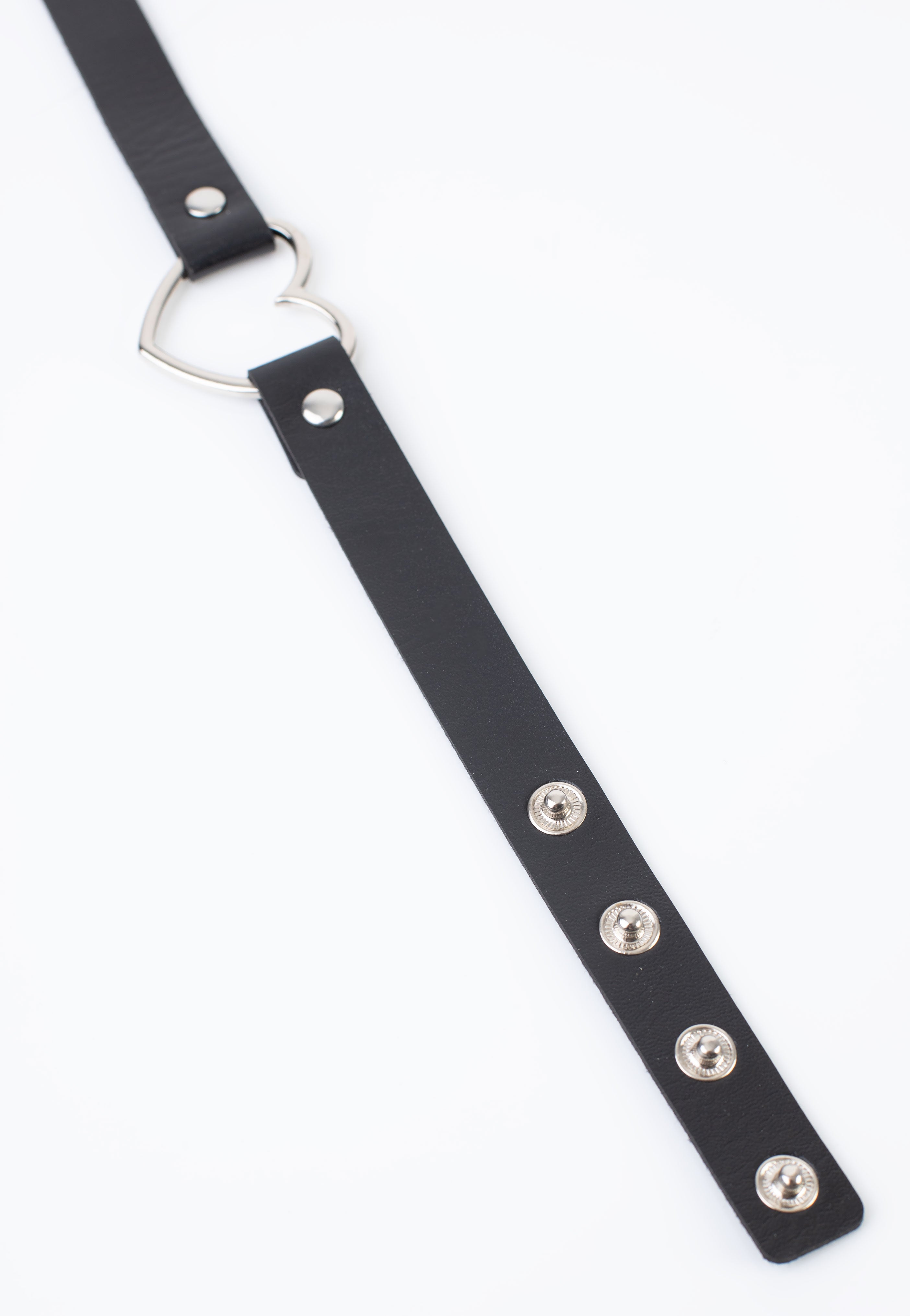 Bullet69 - Heart Neckband Black - Choker Outlet Wiki