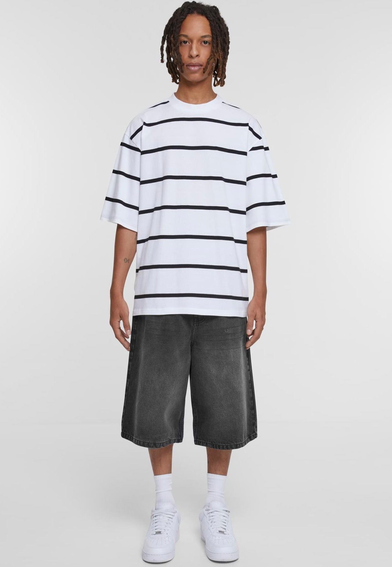 Urban Classics - Oversized Sleeve Modern Stripe White/Black - T-Shirt Outlet Brand New Unisex