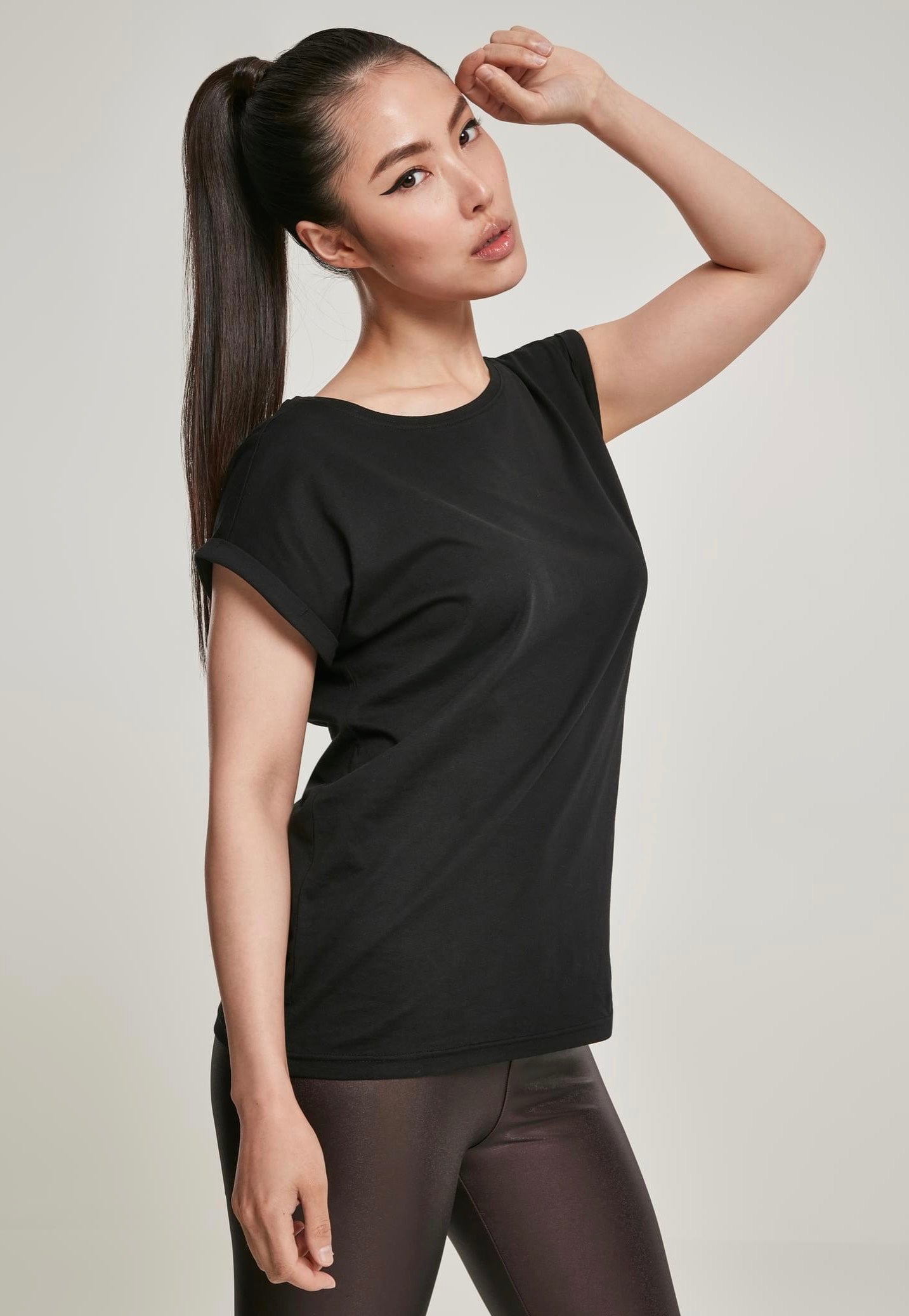 Urban Classics - Organic Extended Shoulder Black - Girly Sale Pre Order