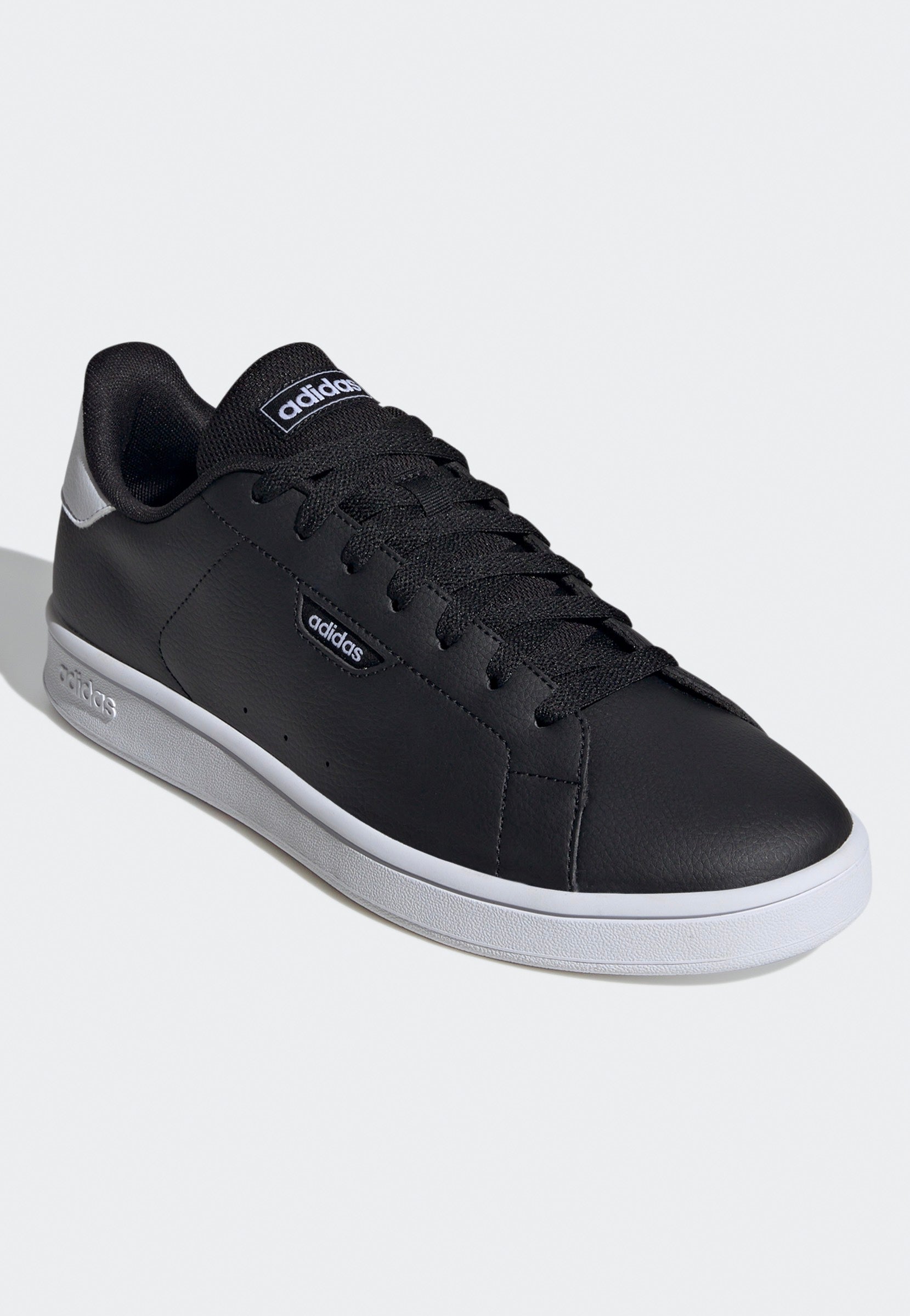 Adidas - Urban Court Cblack/Ftwwht/Ftwwht - Shoes Clearance Online