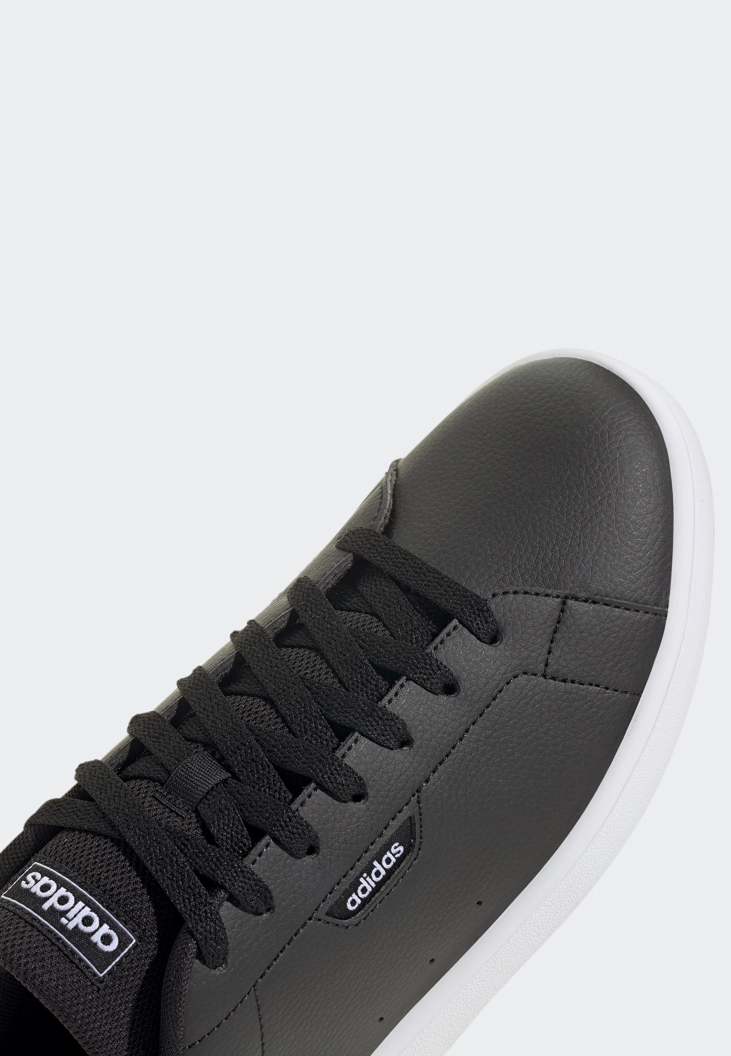 Adidas - Urban Court Cblack/Ftwwht/Ftwwht - Shoes Clearance Online