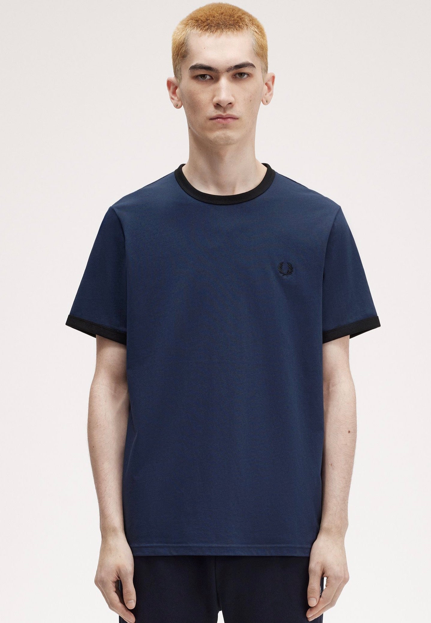 Fred Perry - Ringer Dkcarbon/Black - T-Shirt Clearance 2025