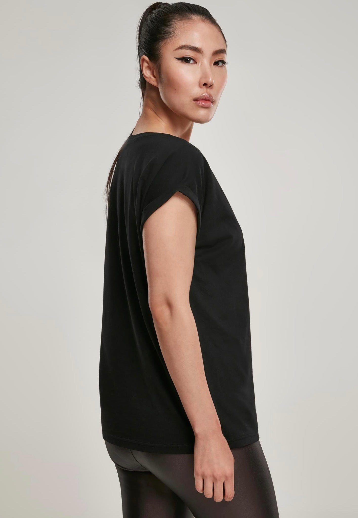 Urban Classics - Organic Extended Shoulder Black - Girly Sale Pre Order