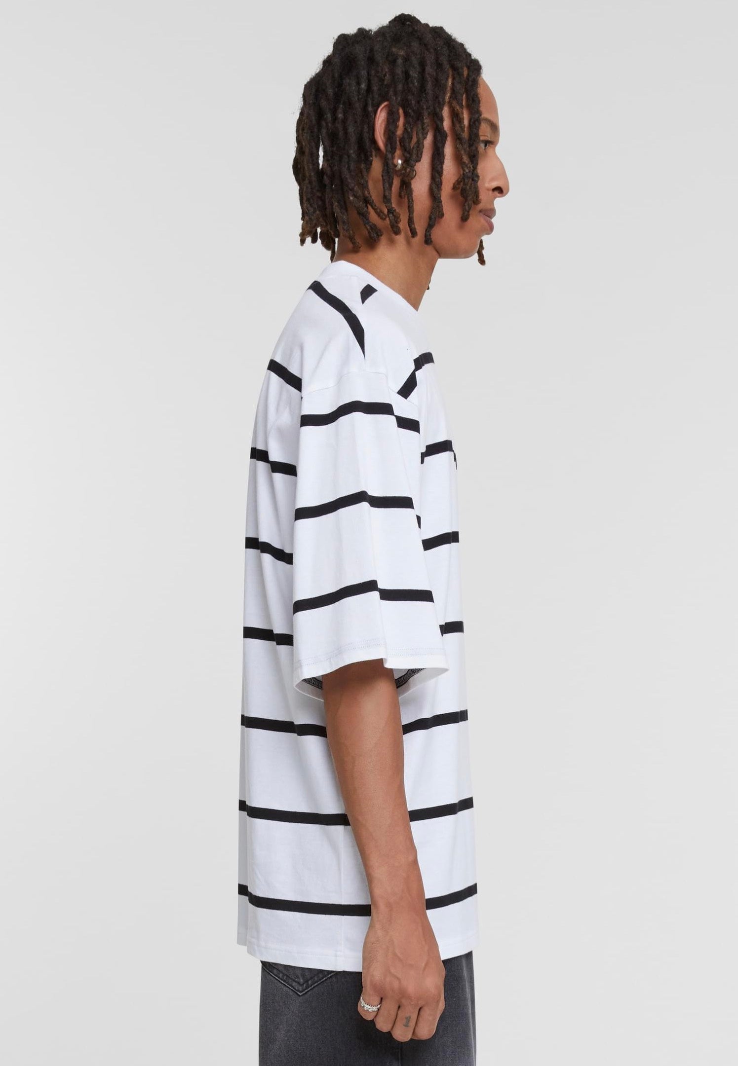 Urban Classics - Oversized Sleeve Modern Stripe White/Black - T-Shirt Outlet Brand New Unisex