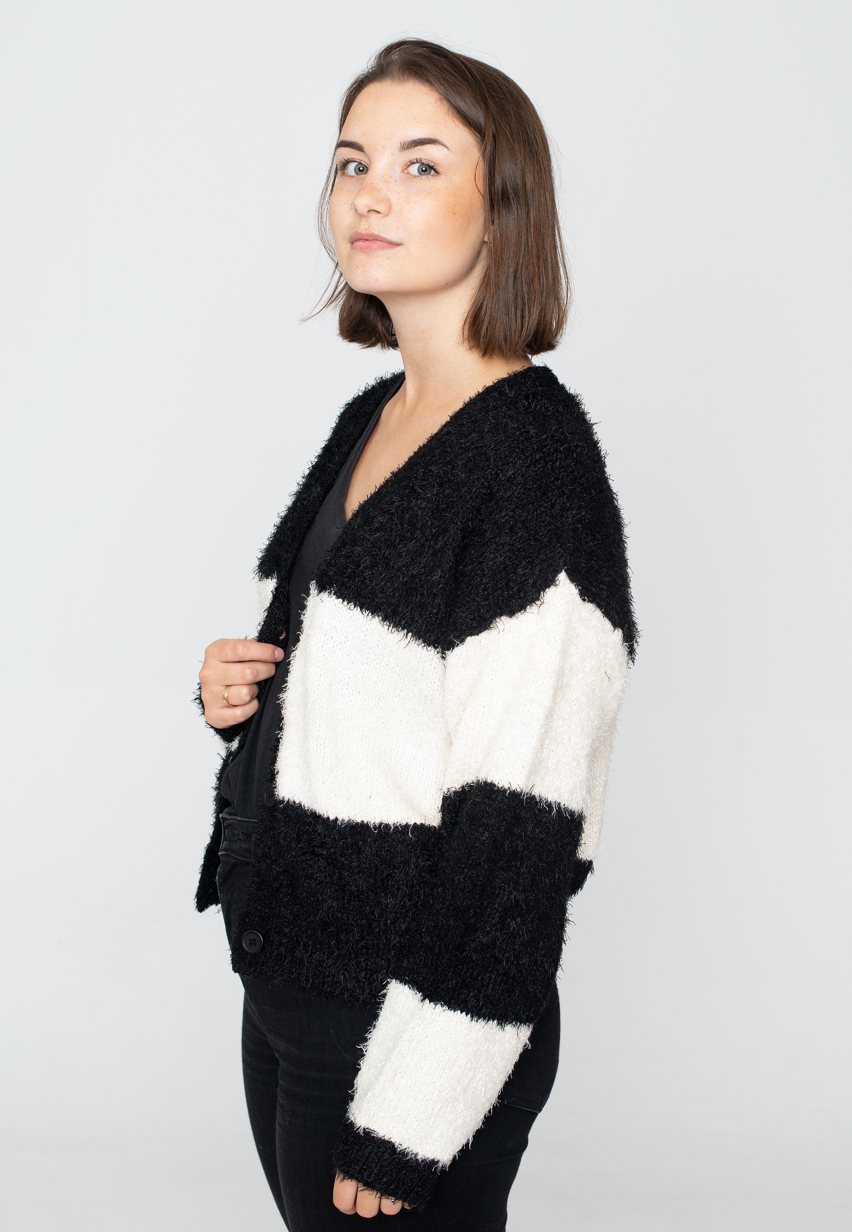 Urban Classics - Ladies Short Oversized Feather Black/Whitesand - Cardigan Latest Sale Online