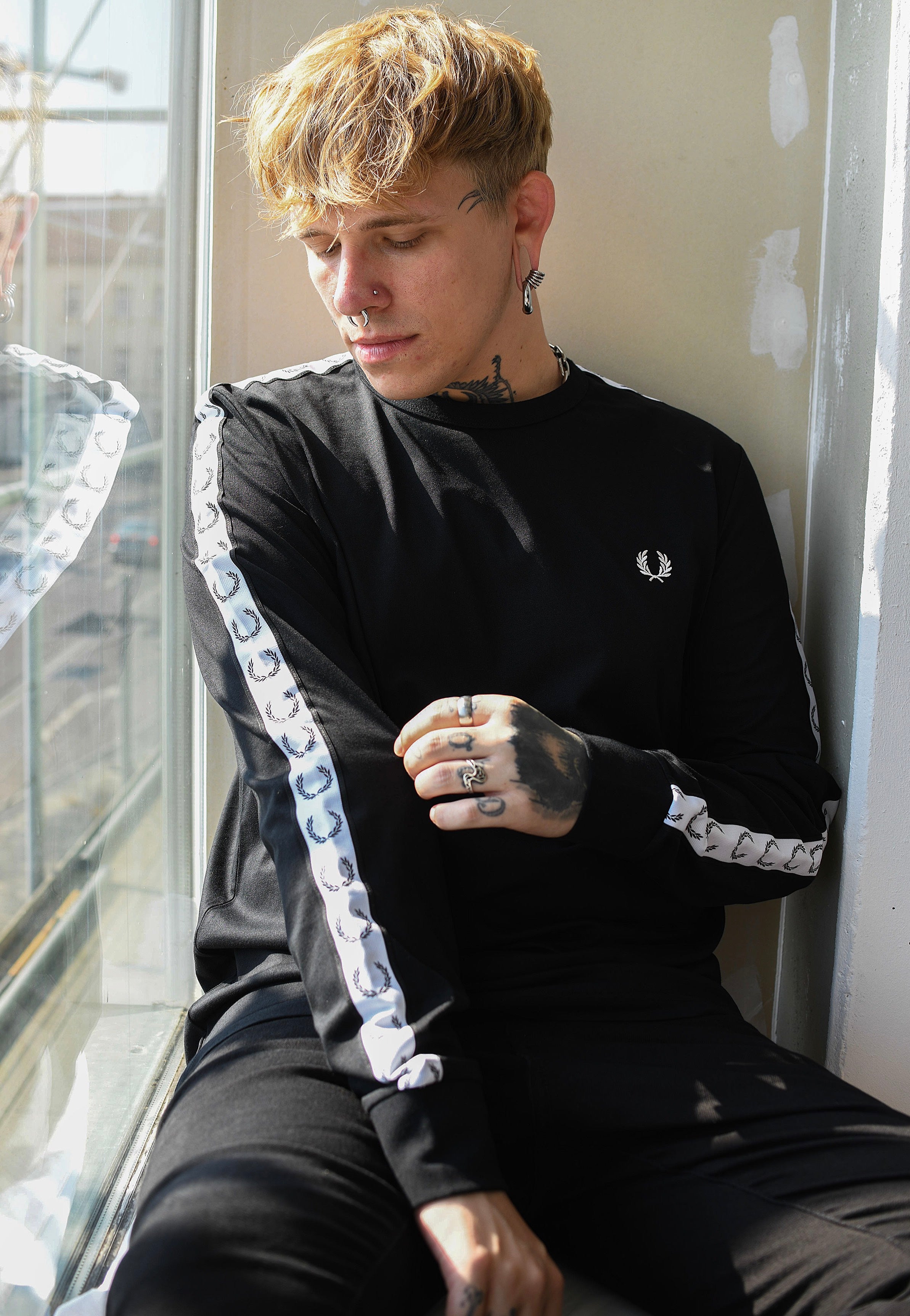 Fred Perry - Taped Black - Longsleeve Big Discount For Sale